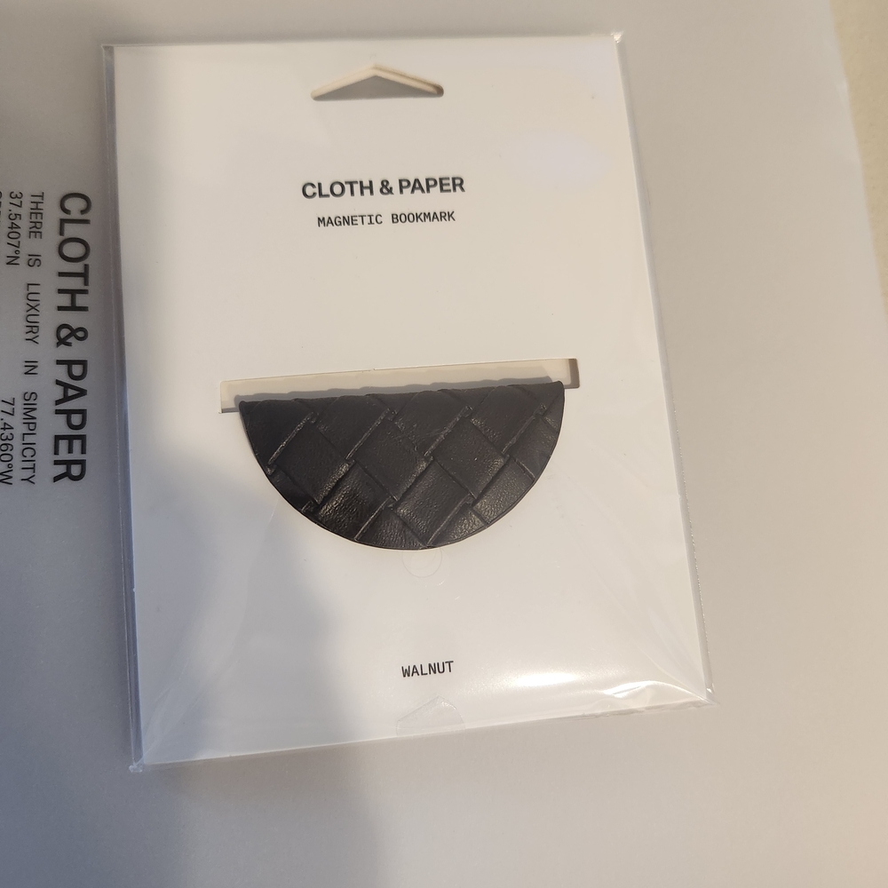 Cloth & Paper Walnut Magnetic Bookmark - Black